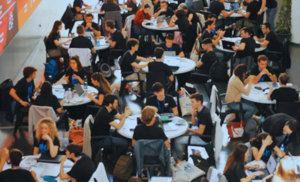 Participantes durante un hackathon organizado por My Tech Plan