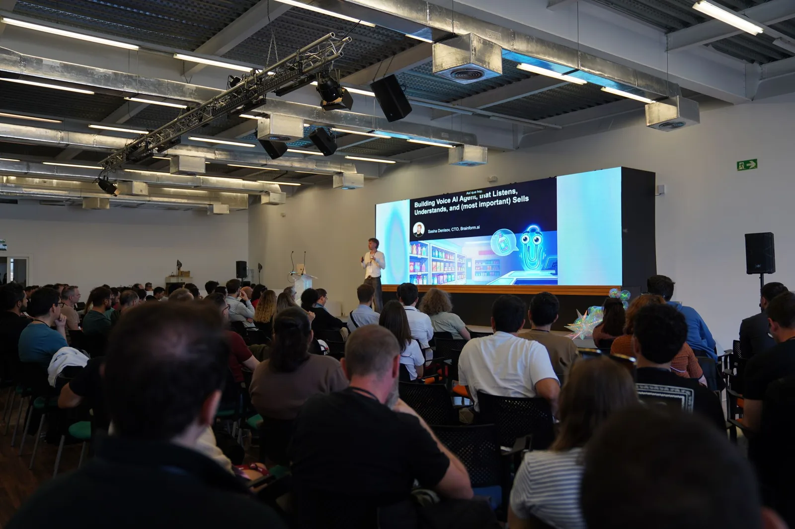 Sala llena durante una charla técnica del Gen AI Summit EU 2026 en Valencia